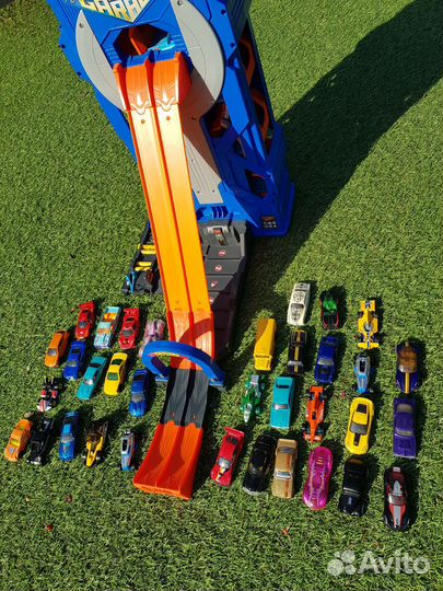 Парковка-гараж Hot wheels mega rally с лифтом