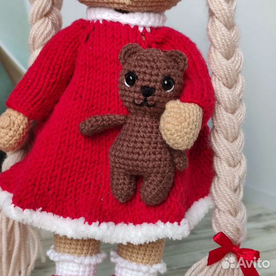 Вязаная кукла ручной работы (мягкая игрушка)