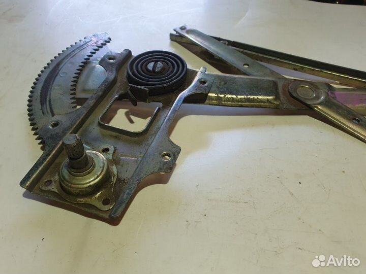 Стеклоподъемник задний правый Honda Mobilio GB1