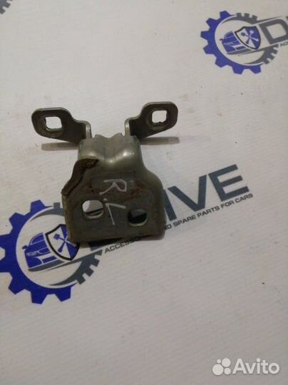 Петля двери Renault Logan