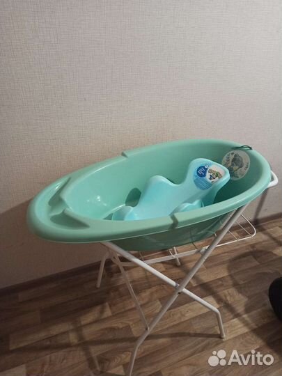 Ванночка для купания с подставкой и горкой