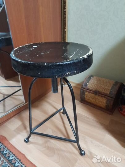 Стул для пианино винтовой