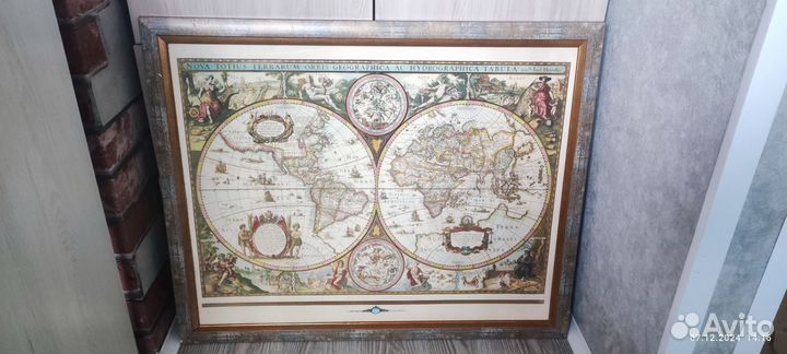 Деревянная карта мира