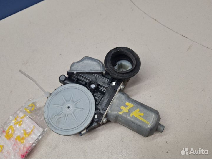 Моторчик стеклоподъёмника задний левый Lexus IS SE30 2013-2020