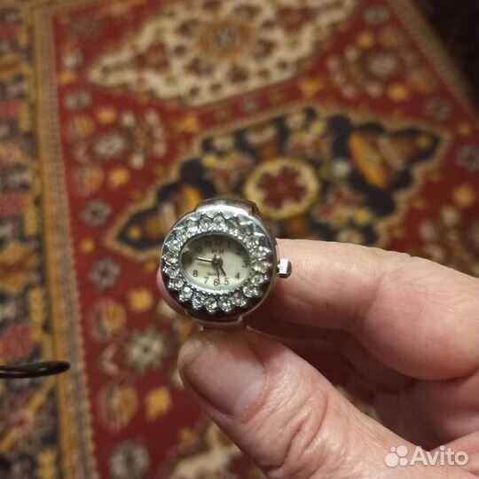 Часы кольцо