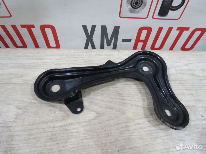 Кронштейн подрамника Toyota Corolla 150