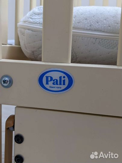 Кроватка Pali с маятником