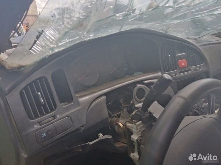 Накладка в торпедо Hyundai Elantra 3 2004