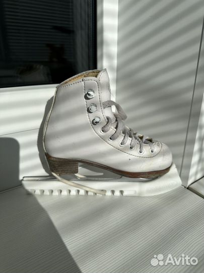 Фигурные коньки riedell