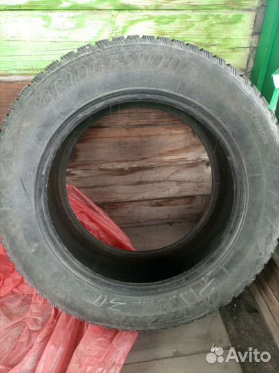 Bridgestone Blizzak Spike-01 235/60 R17