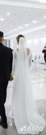 Свадебное платье с длинным шлейфом 42- 44р