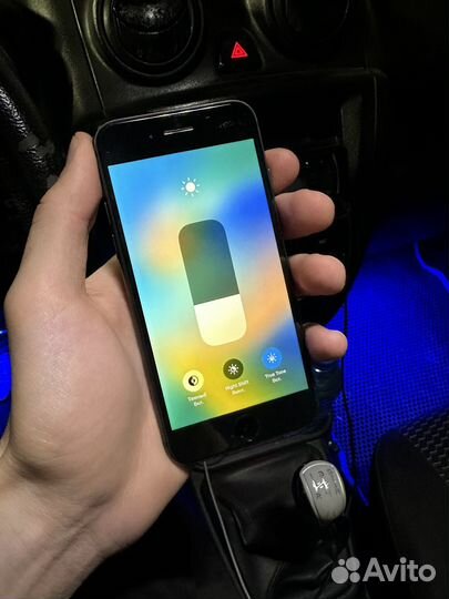 iPhone 8, 64 ГБ