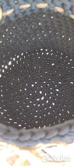 Вязаная корзинка подвесная