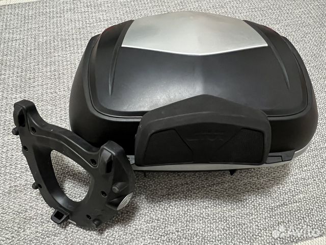 Кофр Givi V47 со спинкой + площадка Givi M5 купить в Москве | Авито