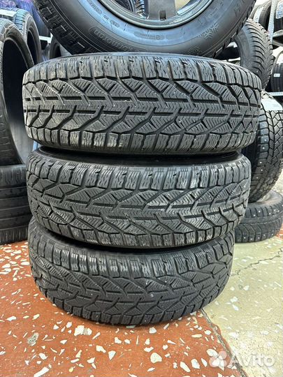 Шины Karmoran Snow 215/70 R16 с дисками Mitsubishi