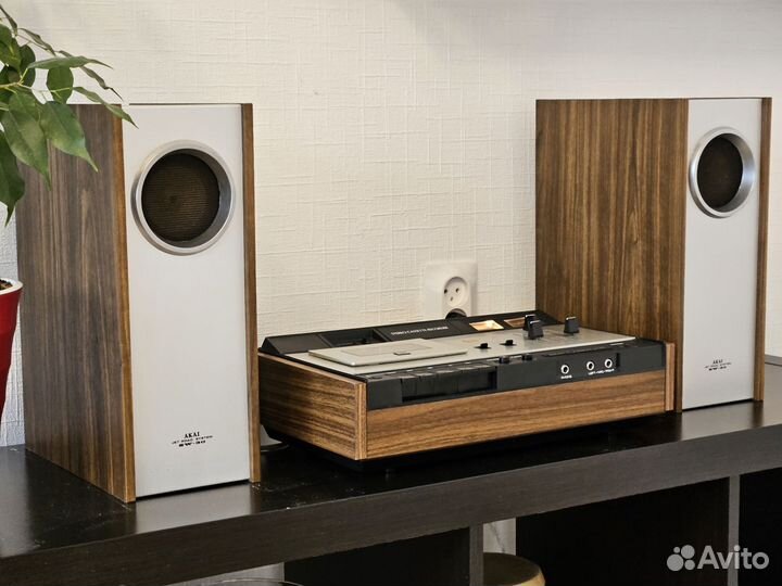 Кассетная дека- магнитофон Akai GXC-36 + колонки