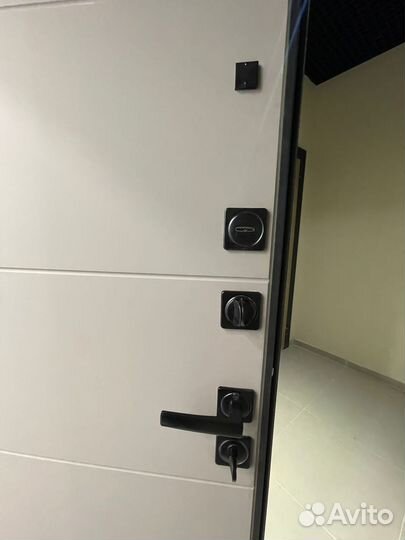 Дверь входная металлическая новая