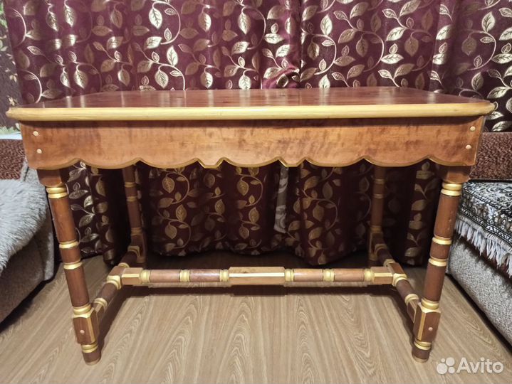 Стол бытовой деревянный