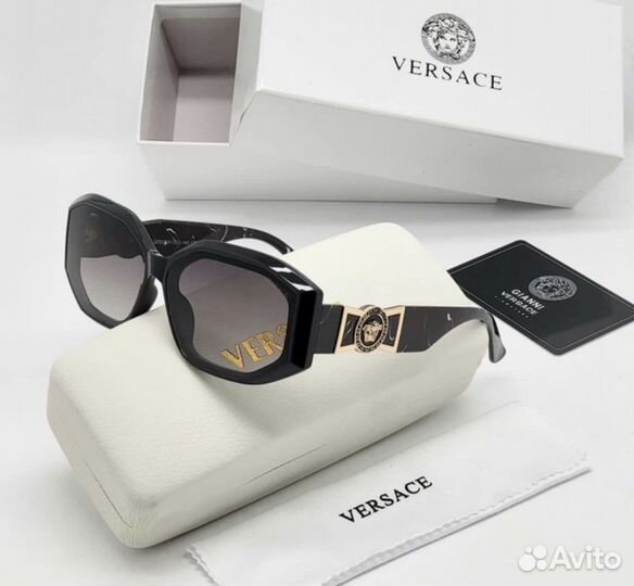 Солнецезащитные очки versace