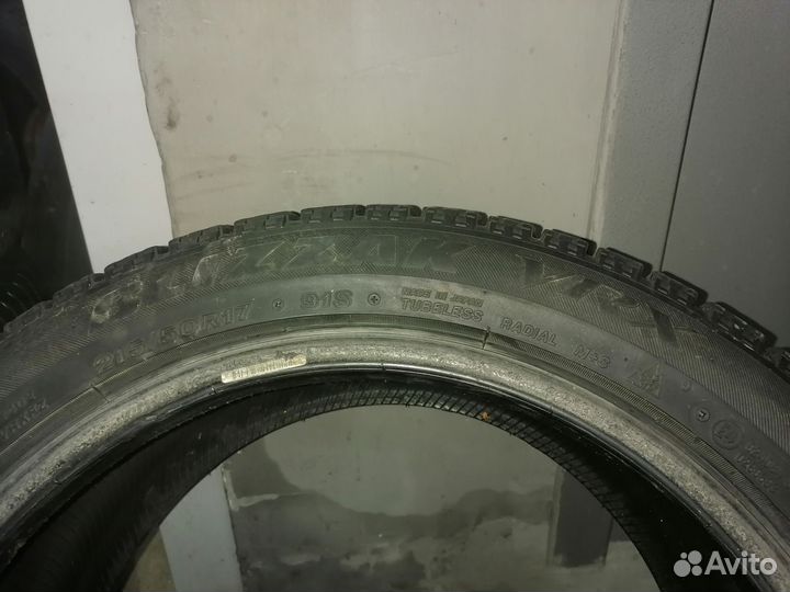 Bridgestone Blizzak VRX 215/50 R17 91