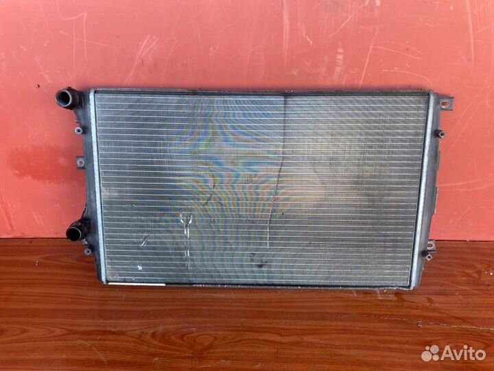 Радиатор охлаждения Vw Jetta седан BXE 2006