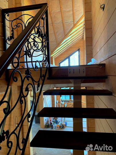 Прямая лестница на металлокаркасе