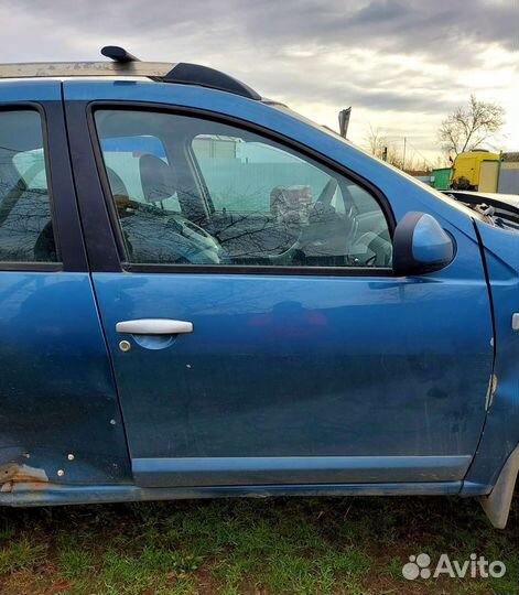 Дверь передняя правая renault sandero 1