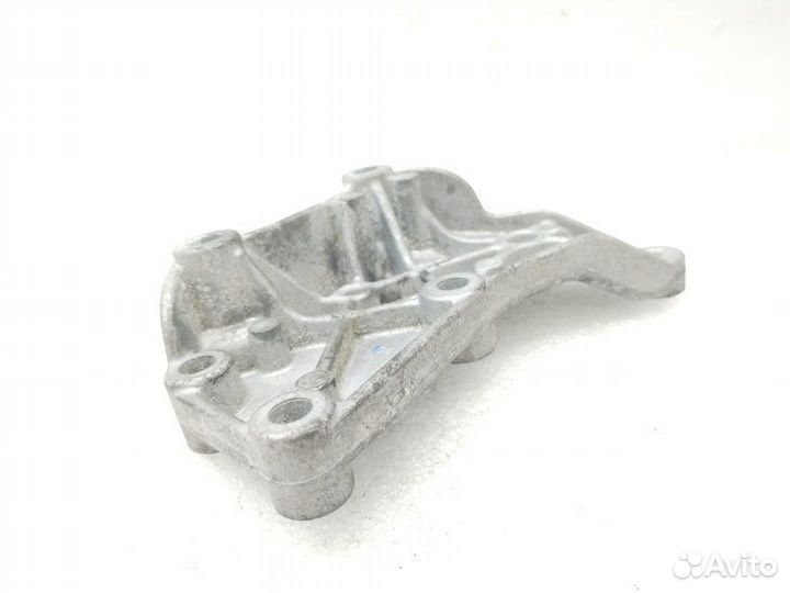 Кронштейн впускного коллектора Mercedes-Benz