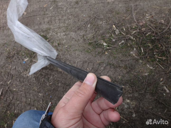 Логан Уплотнитель стекла перед левой двери 2014-нв