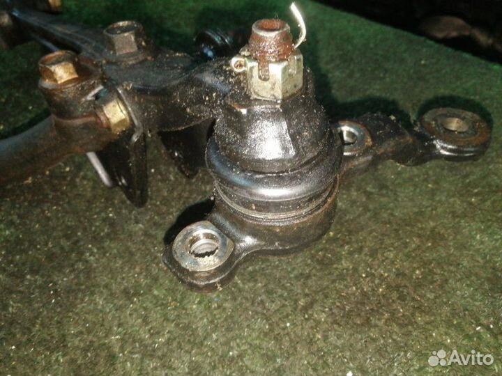 Рычаг нижний toyota progres JCG11 2jzge 1999 Перед. Лев