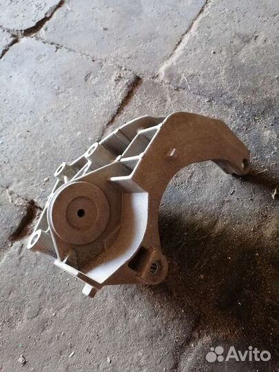 Кронштейн крепления генератора LADA granta