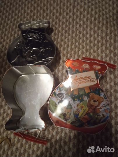 Банки жестяные на замочках