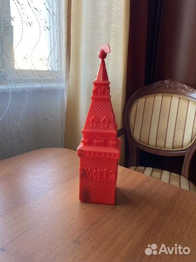 Спасская башня, танк, солдаты-дутыши СССР