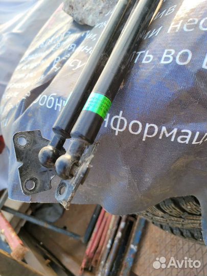 Задние амортизаторы багажника лансер 9 универсал