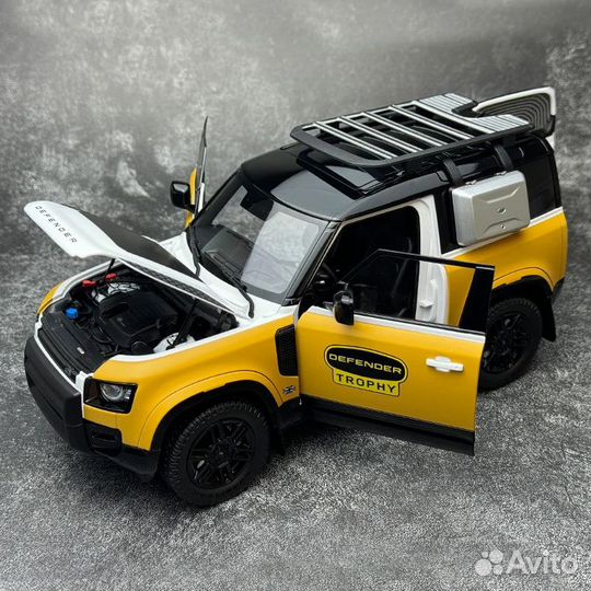 Land Rover Defender 90 Trophy Edition 1:18 Almost