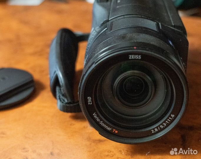 Видеокамера Sony FDR-AX100E