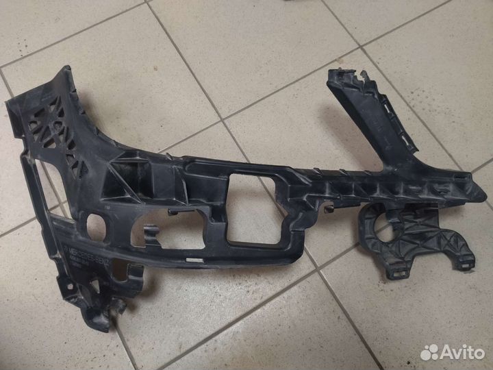 Кронштейн бампера W204