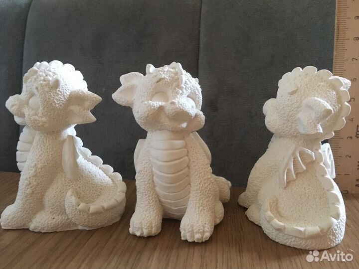 Гибсовая фигурка дракон