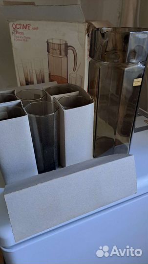 Кувшин со стаканами