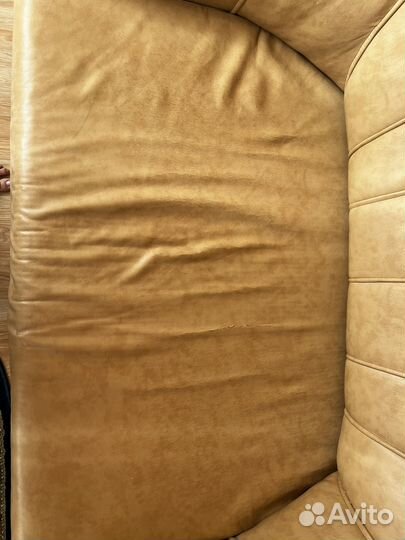 Кожанное кресло
