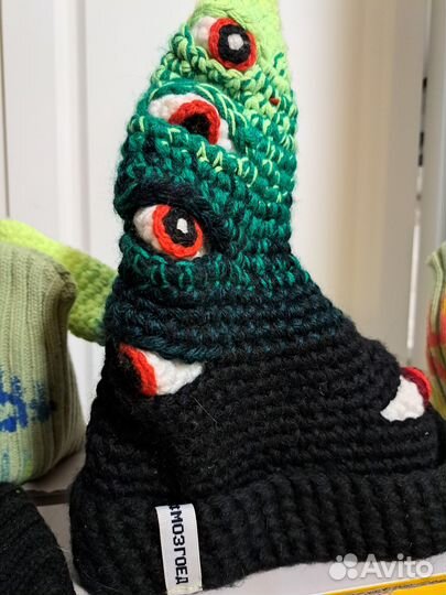 Шапки с глазами из высококачественной пряжи