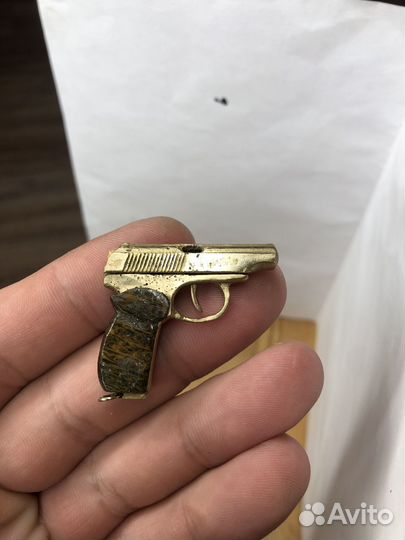 Брелок пистолетик