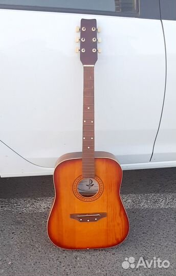 Акустическая гитара
