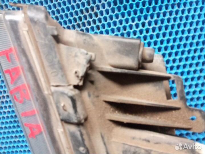 Фара передняя левая Skoda Fabia