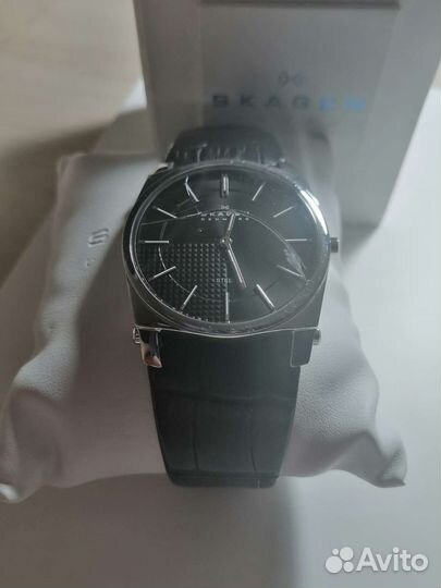 Часы Skagen со сколом