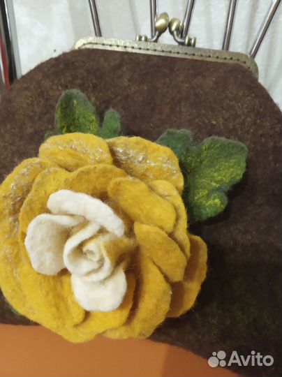 Валенные украшения: цветы из войлока