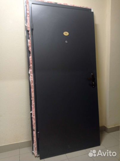 Дверь входная металлическая от застройщика