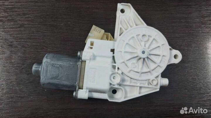 Моторчик стеклоподъемника передний правый Mercedes