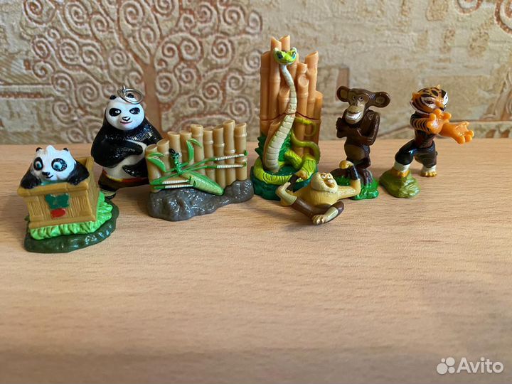 Игрушки из киндеров и лента
