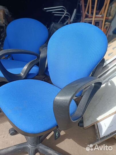 Стул на колесах офисный компьютерный